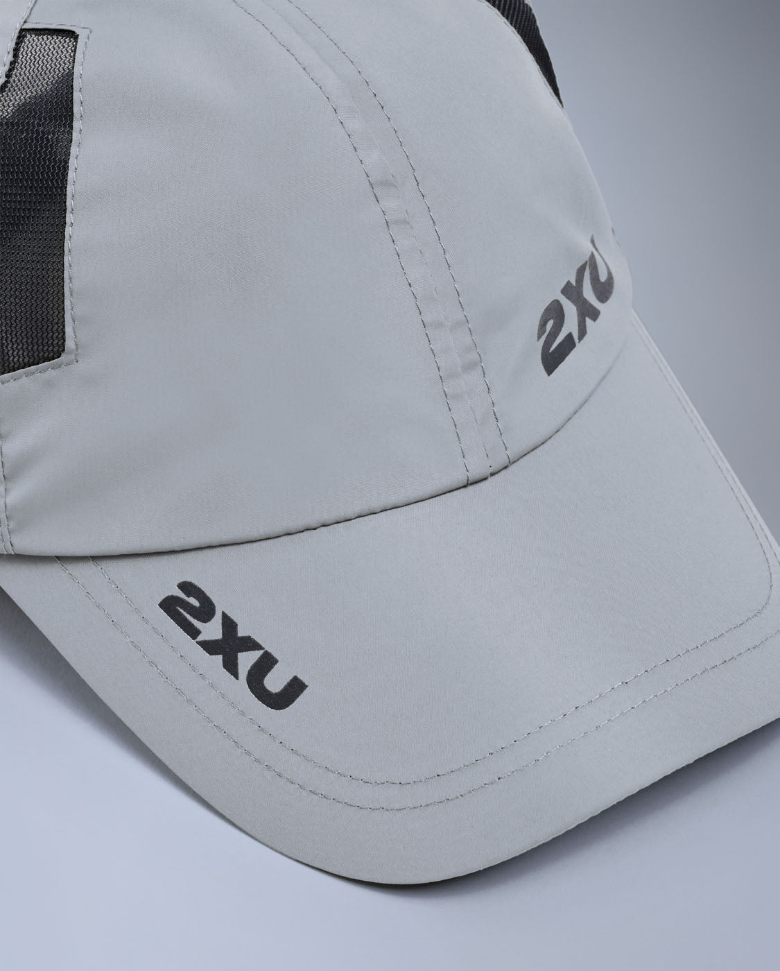 2xu-aero-run-cap-unisex-weathervane-black-leicht image 4