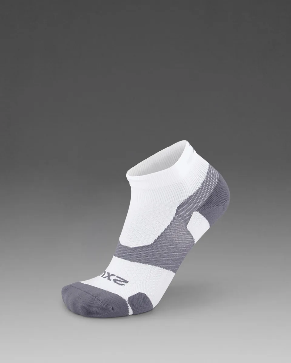 2xu-vectr-light-cushion-1-4-crew-socken-white-grey image 1