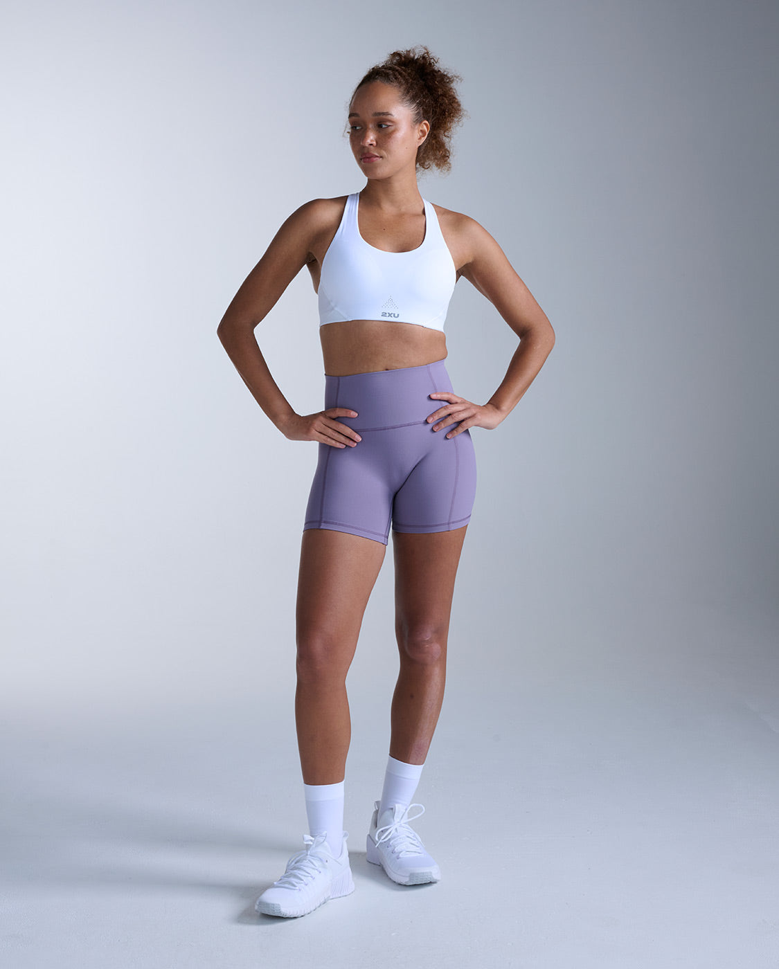 2xu-fluid-hi-rise-5-shorts-dusted-grape-high-waist image 5