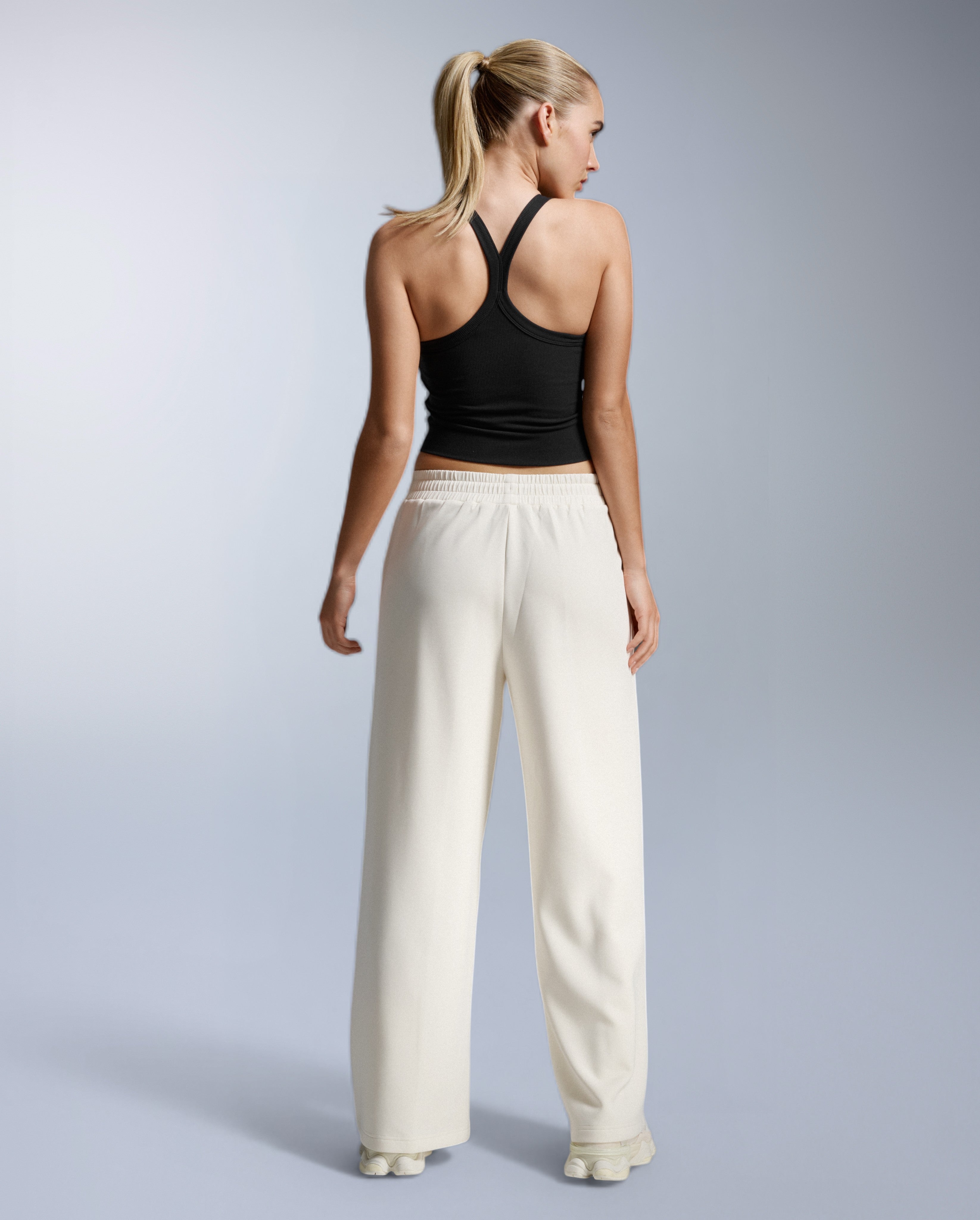 2xu-fluid-crop-top-damen-schwarz-tencel-ripp image 7