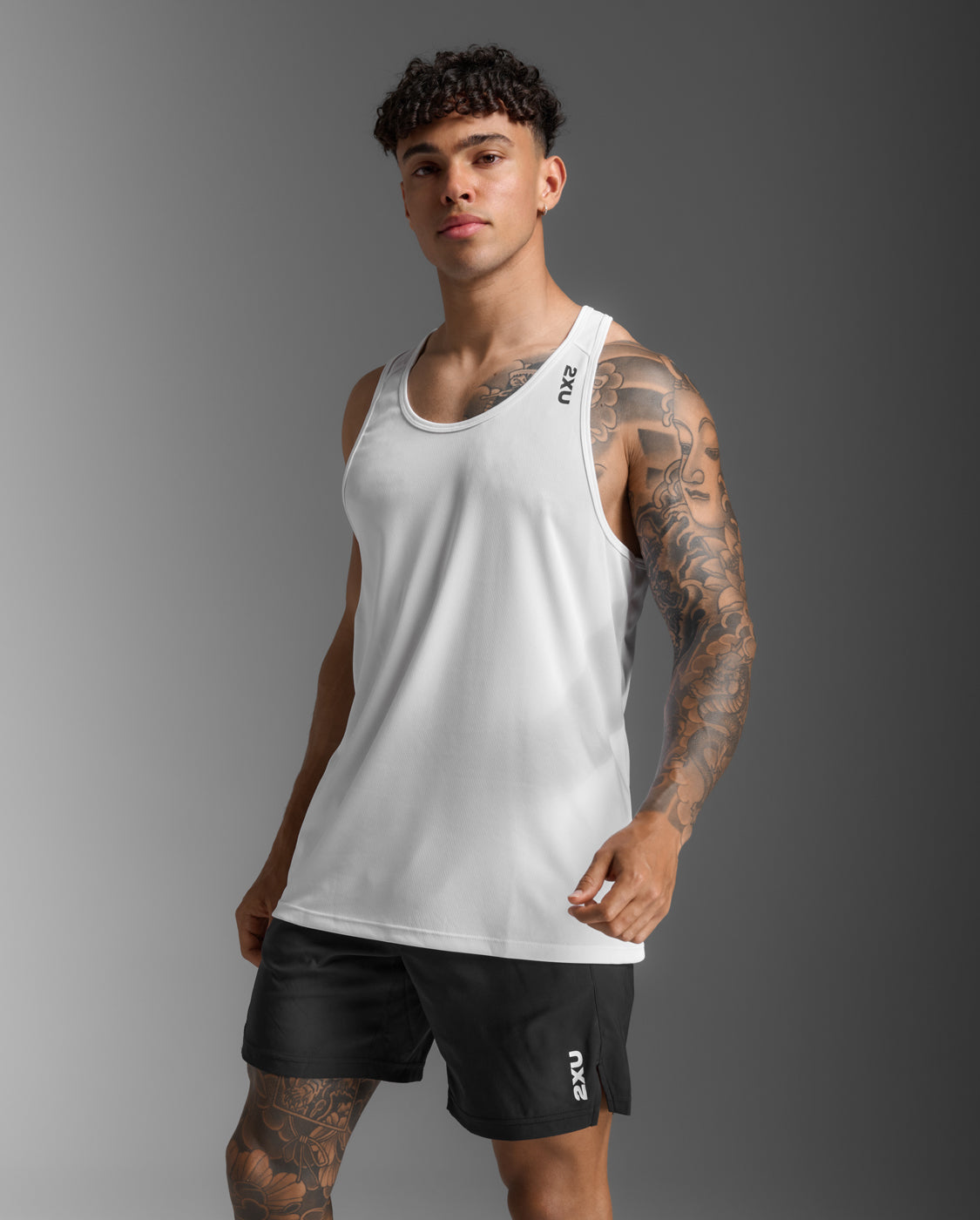 2xu-motion-aspire-singlet-tanktop-wei-herren-rmellos image 2