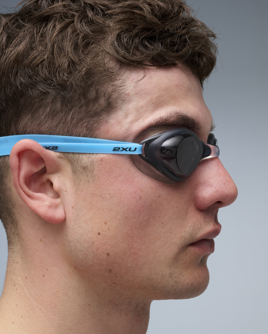 2xu-propel-swim-goggle-schwimmbrille-aloha-smoke-unisex image 3