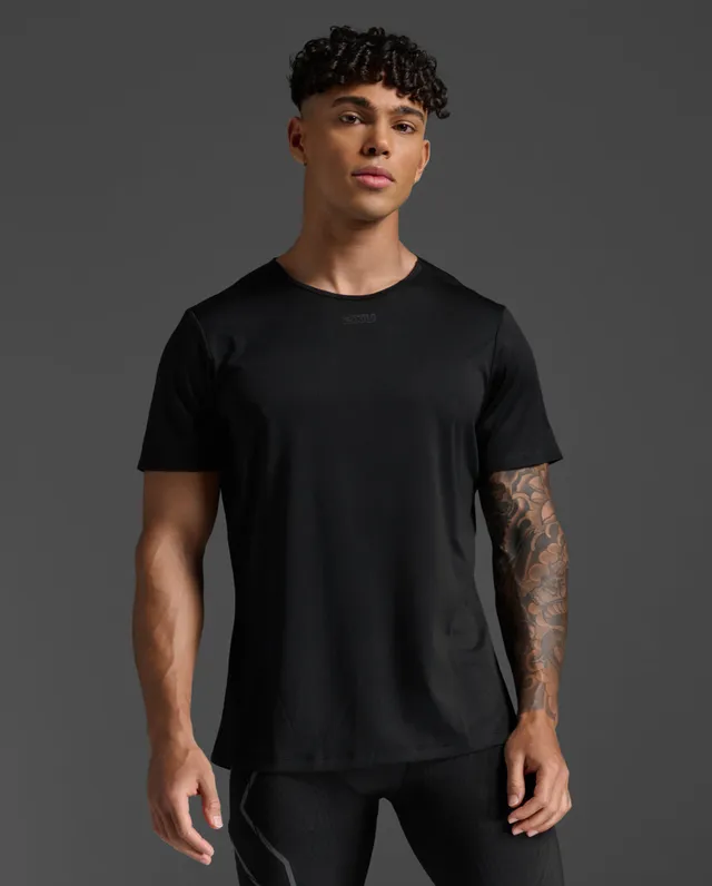 2xu-light-speed-tech-tee-laufshirt-schwarz image 1