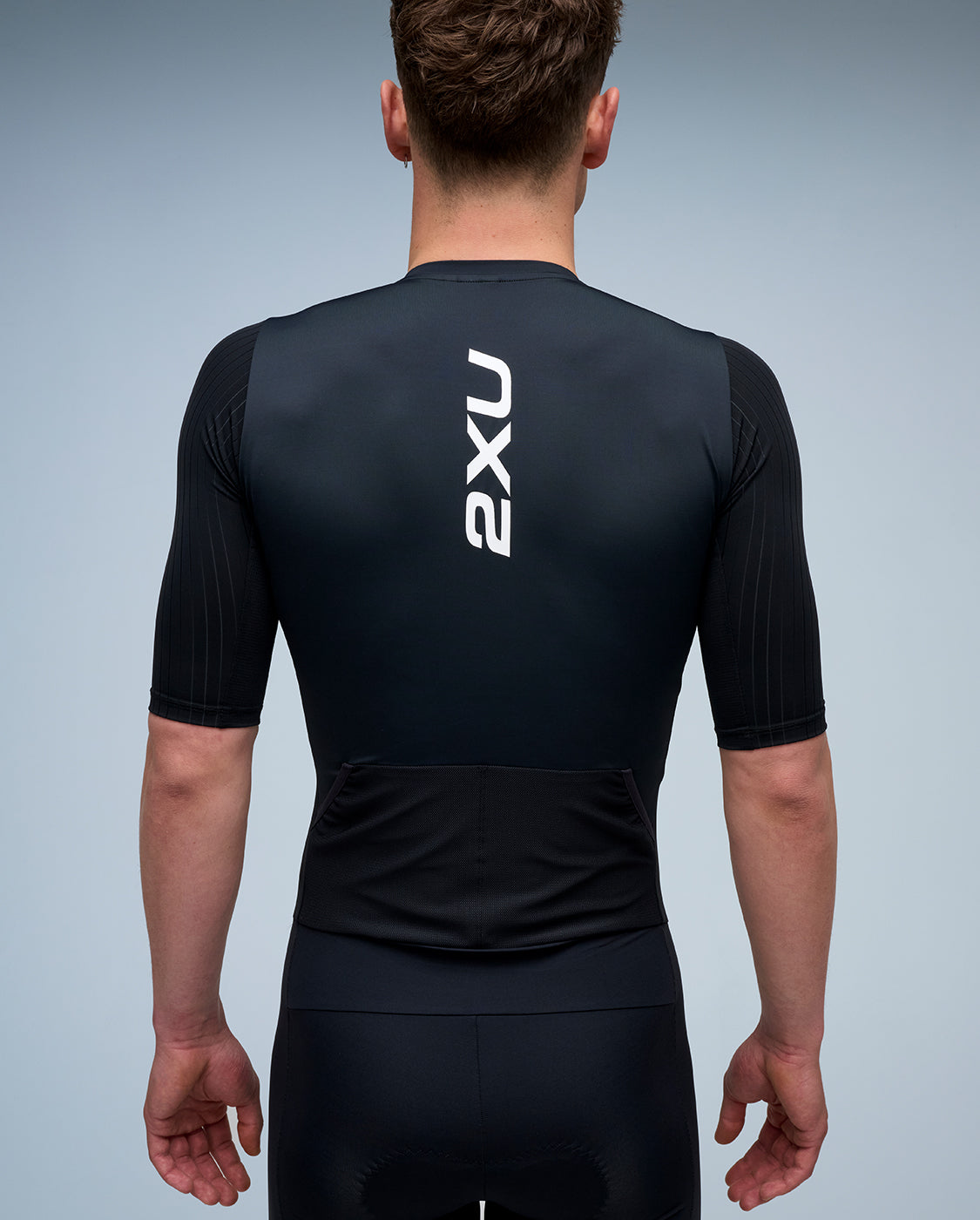 2xu-aero-sleeved-trisuit-herren-triathlonanzug-schwarz image 3