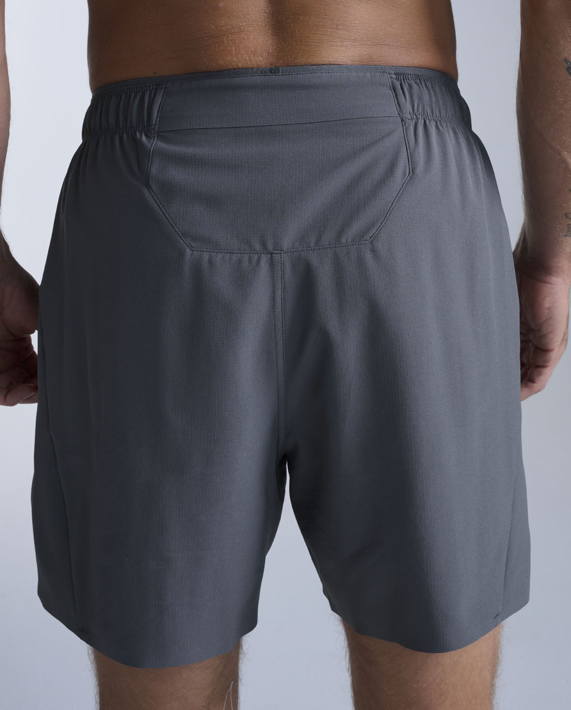 2xu-motion-5-inch-shorts-herren-jupiter image 3
