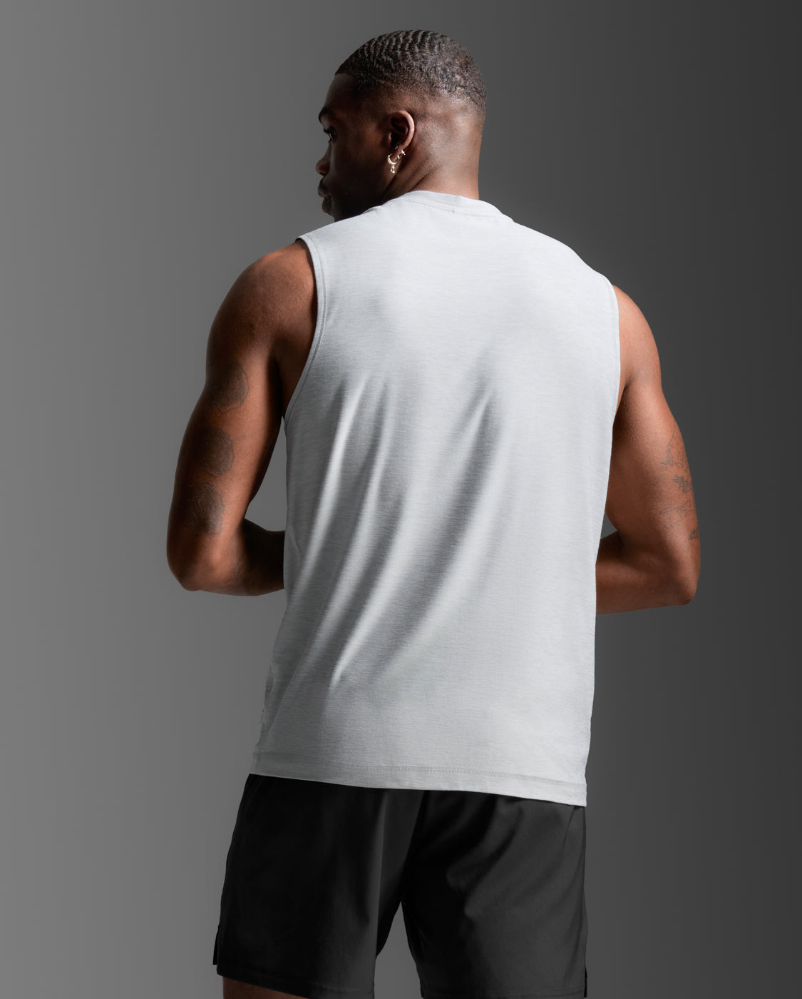 2xu-signature-tank-herren-harbor-mist-rmelloses-shirt image 4