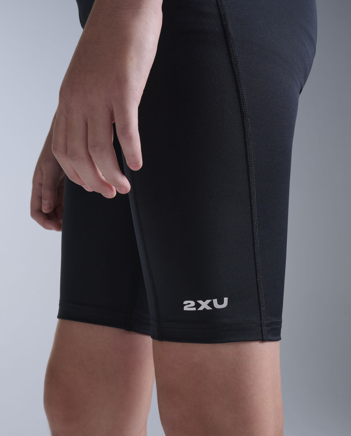 2xu-core-boys-compression-shorts-schwarz-silber-kinder image 4