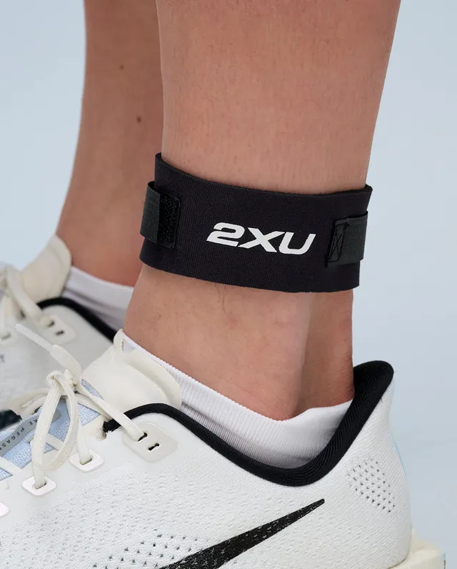 2xu-swim-race-timing-chip-strap-schwarz image 1