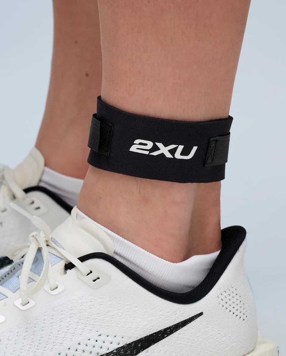 2xu-swim-race-timing-chip-strap-schwarz image 1