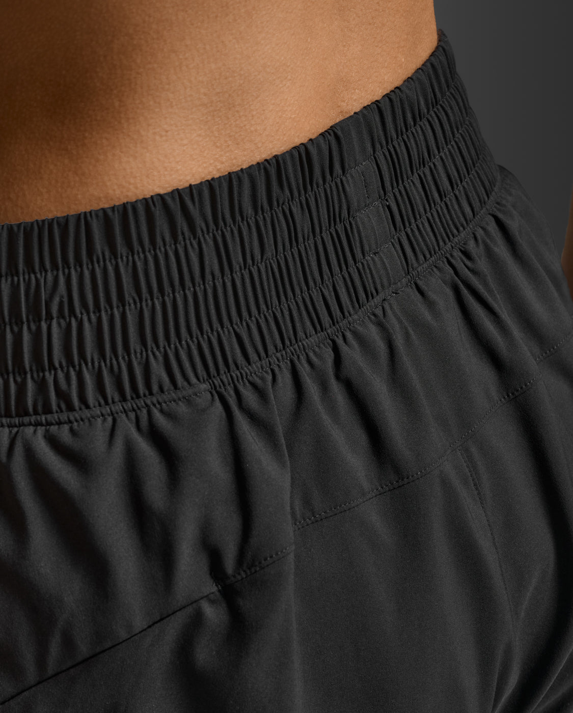 2xu-aero-hi-rise-4-inch-laufshorts-black-damen image 8