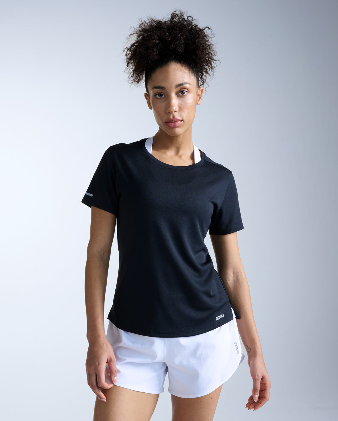 2xu-aero-tee-damen-schwarz-kurzarm image 1