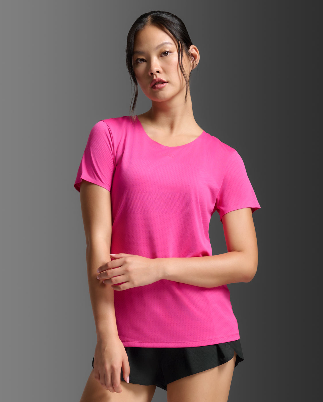 2xu-light-speed-tech-tee-laufshirt-damen-fuchsia image 1