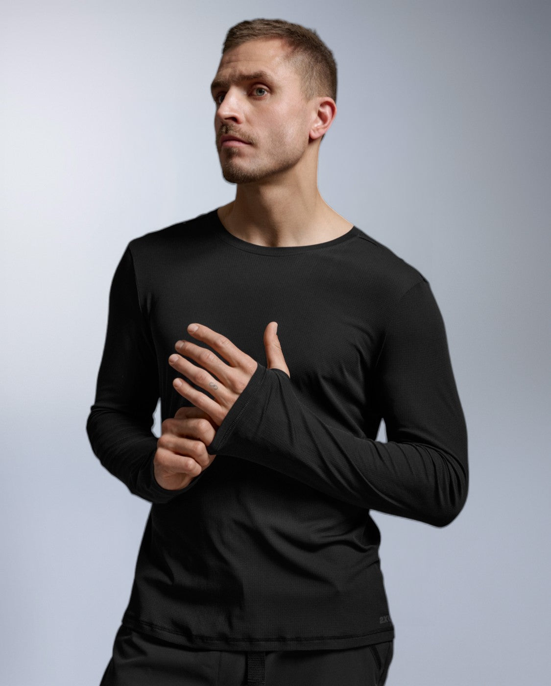 2xu-aero-trail-langarmshirt-herren-schwarz-uv-schutz image 1