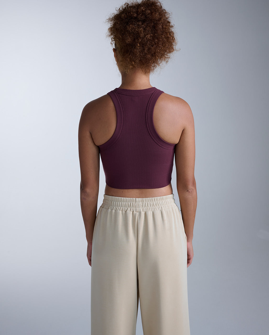 2xu-fluid-tencel-crop-tank-damen-amaretto image 2