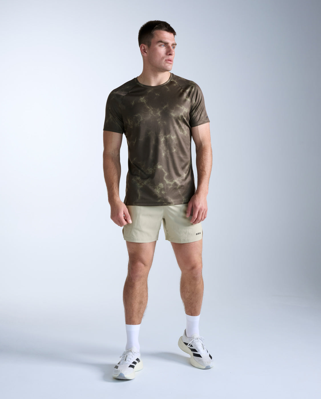 2xu-aero-tee-herren-flint-synapse-laufshirt-upf-50 image 6