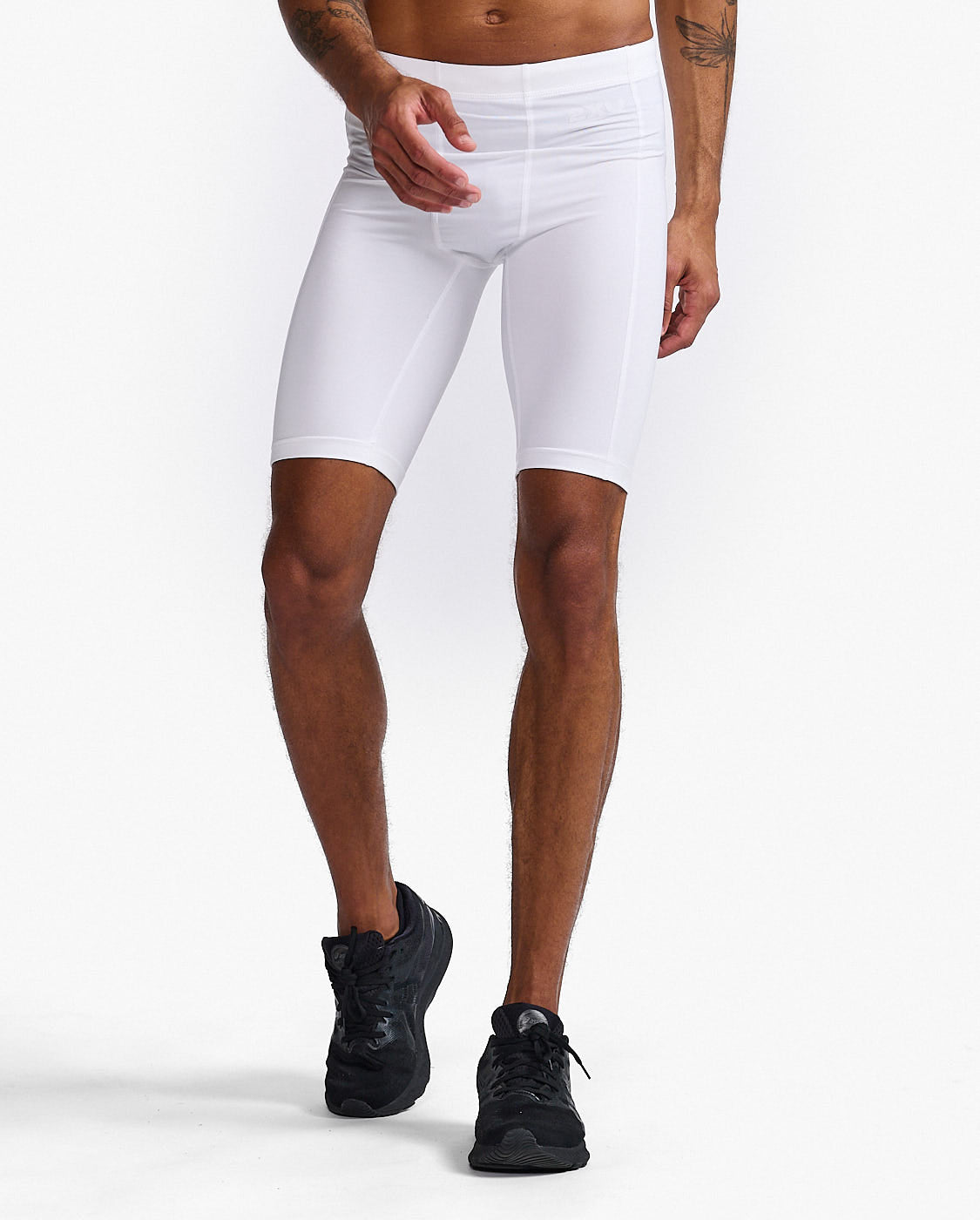 2xu-core-compression-game-day-shorts-herren-white-shorts image 1