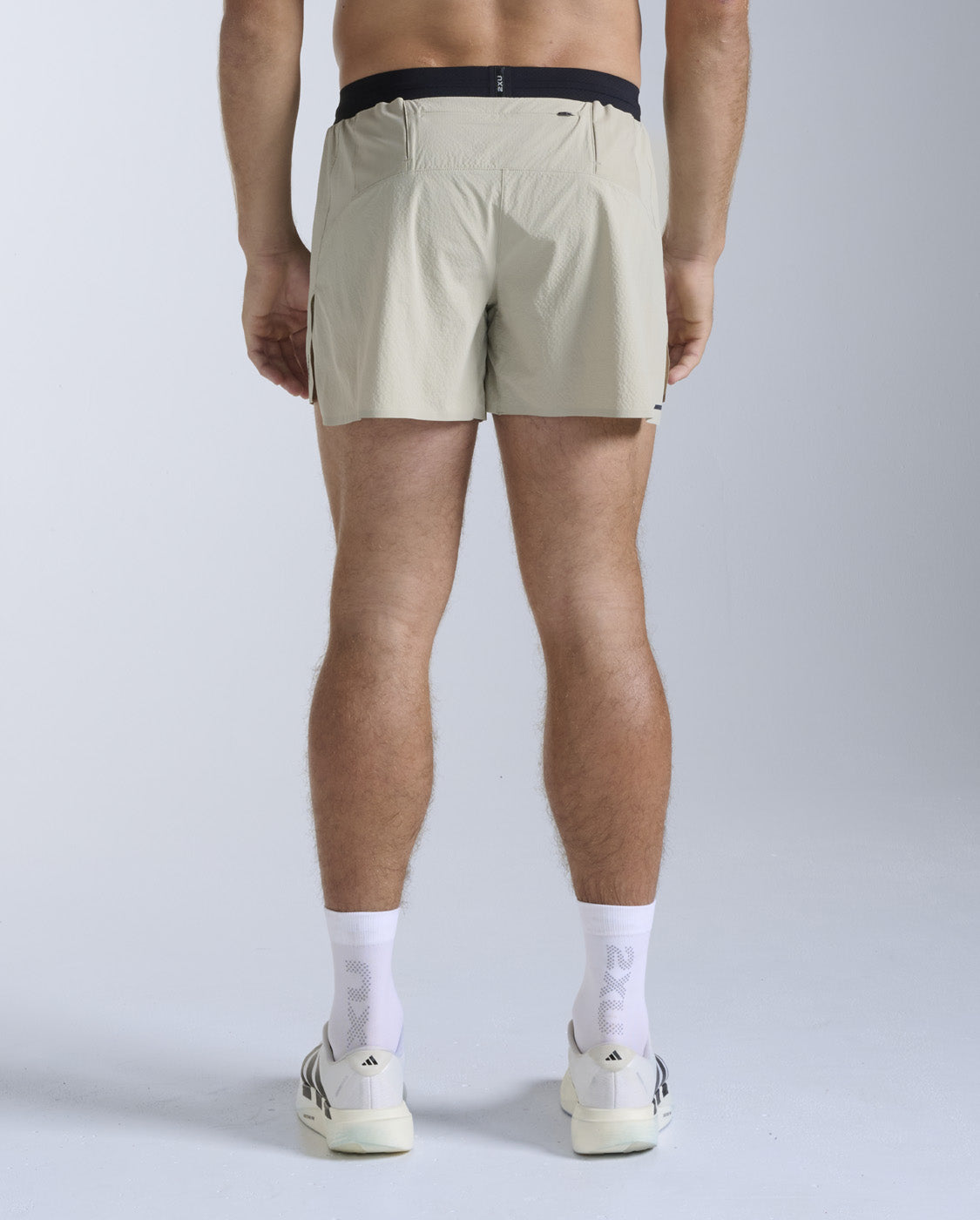 2xu-light-speed-stash-5-inch-shorts-herren-pebble image 2