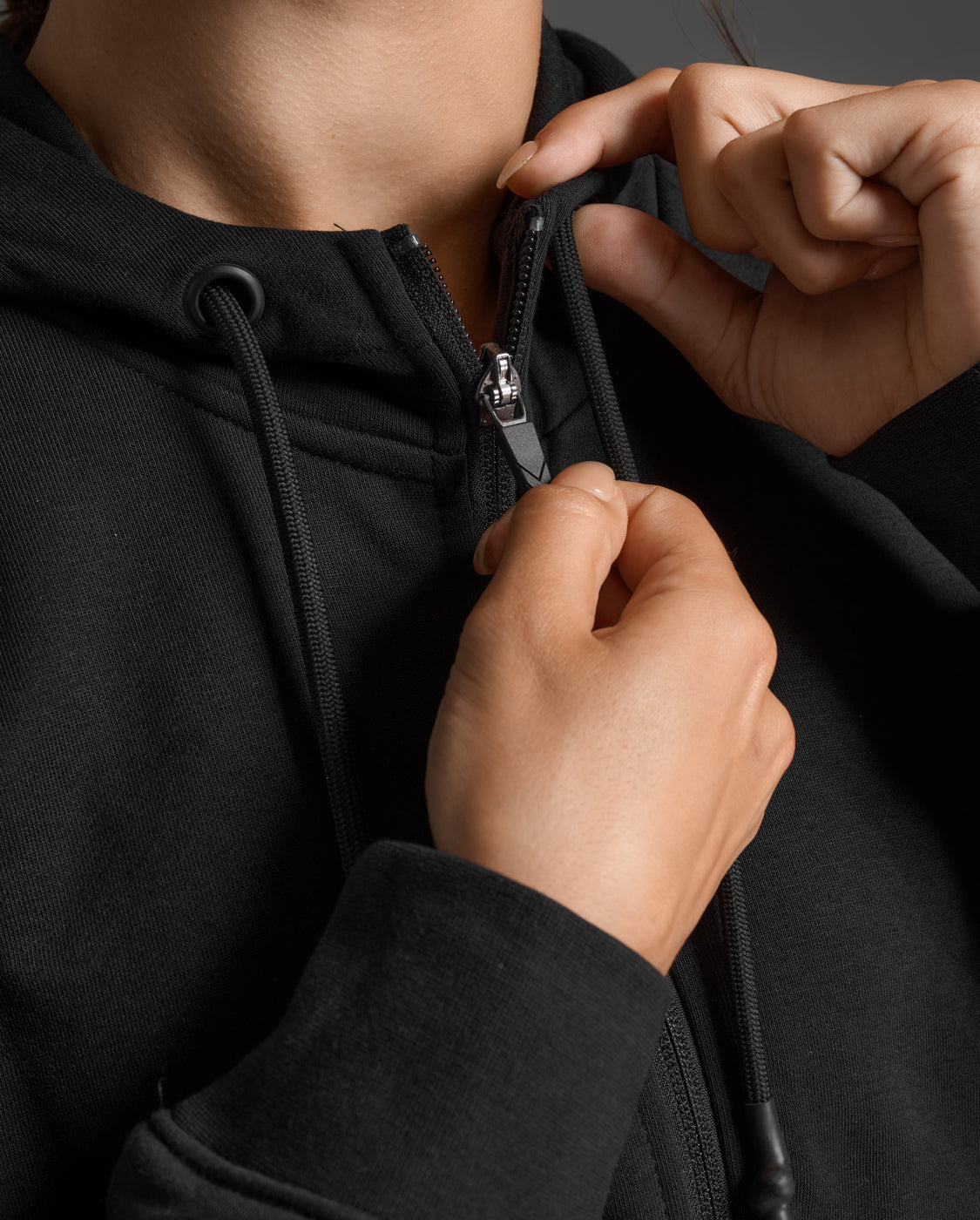 2xu-motion-aspire-full-zip-hoodie-damen-black-fleece image 5