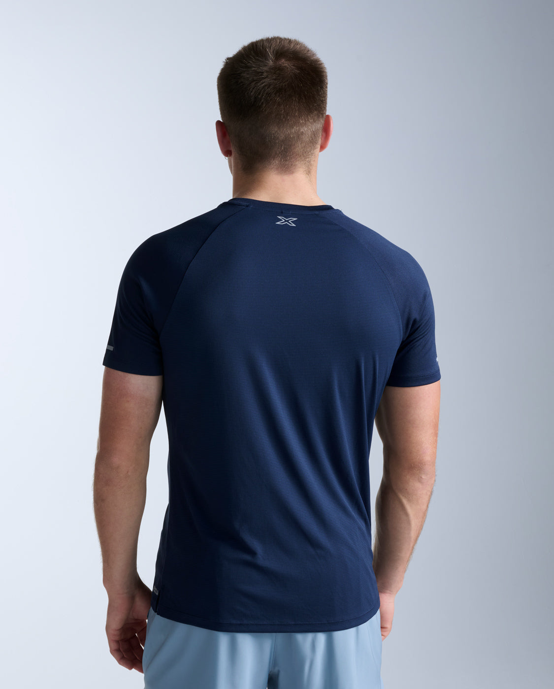 2xu-aero-tee-t-shirt-herren-midnight-silber image 5
