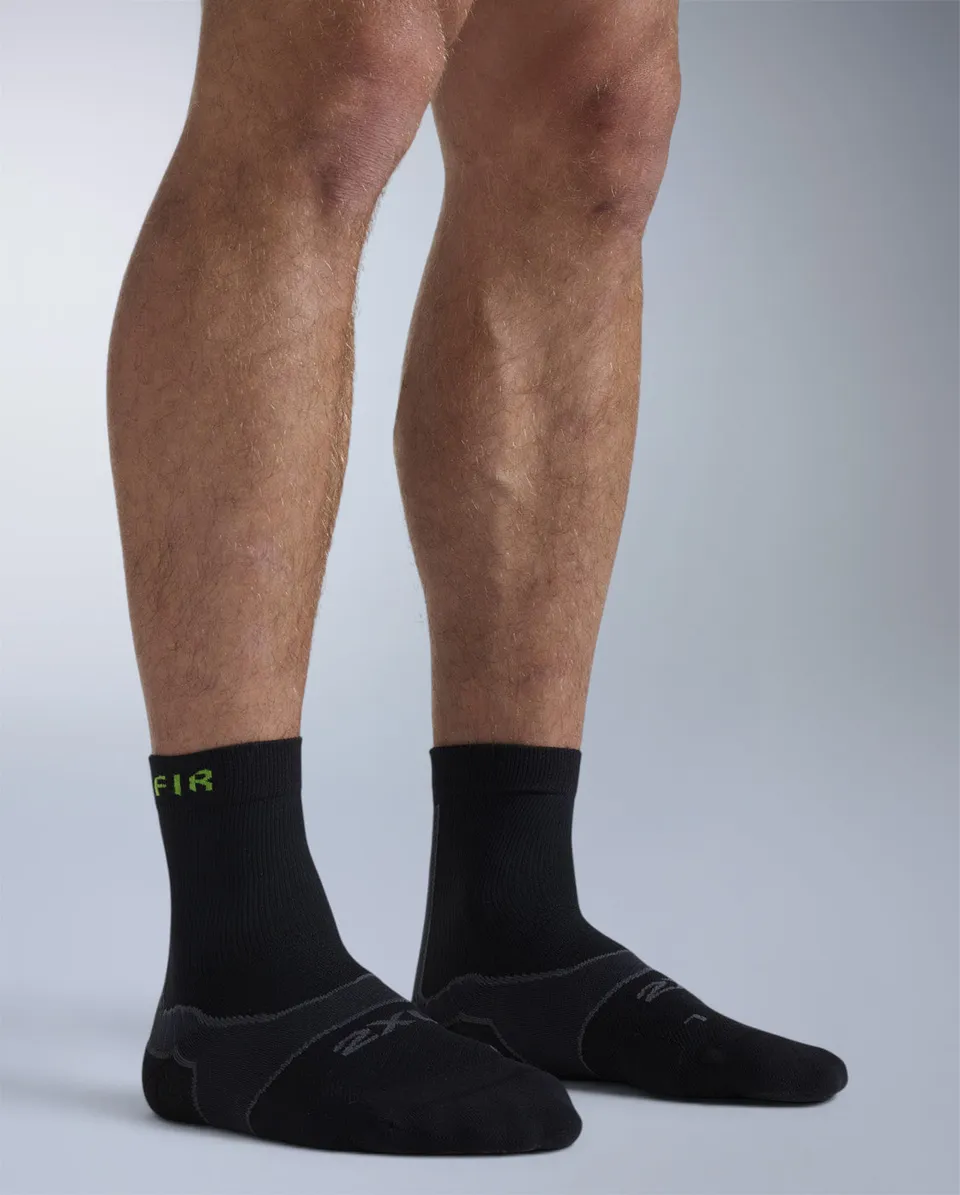 2xu-recovery-achilles-crew-socken-grau-fir-unisex image 1