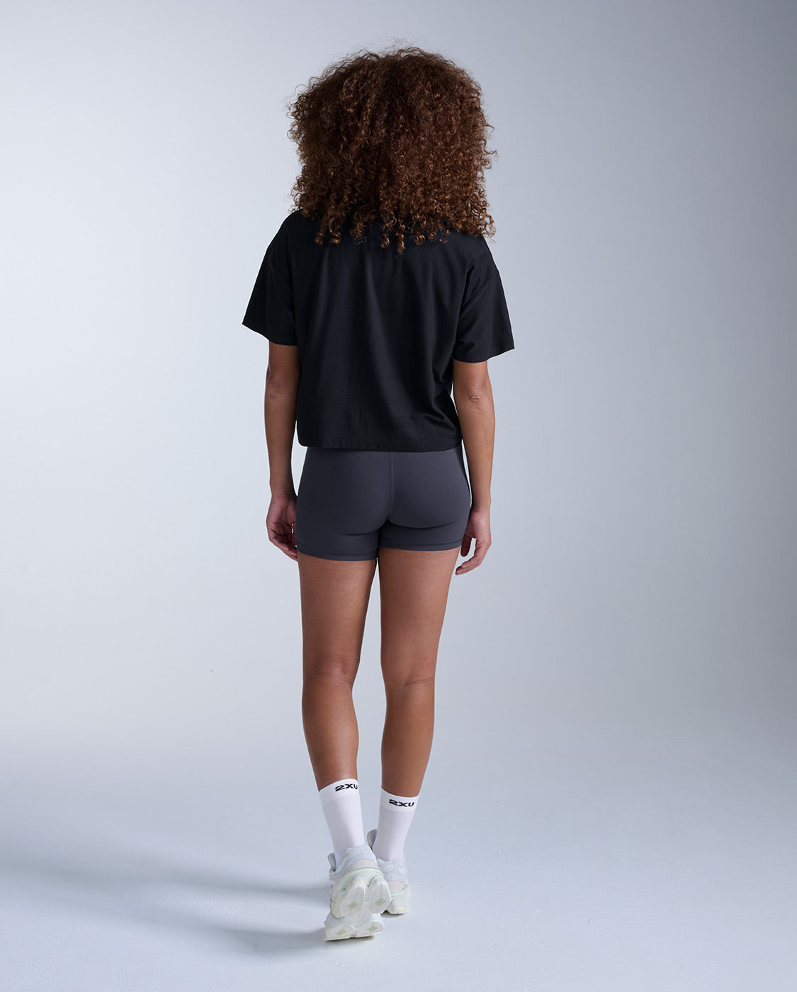 2xu-form-soft-jersey-relaxed-tee-shirt-damen-schwarz-kurzarm image 7