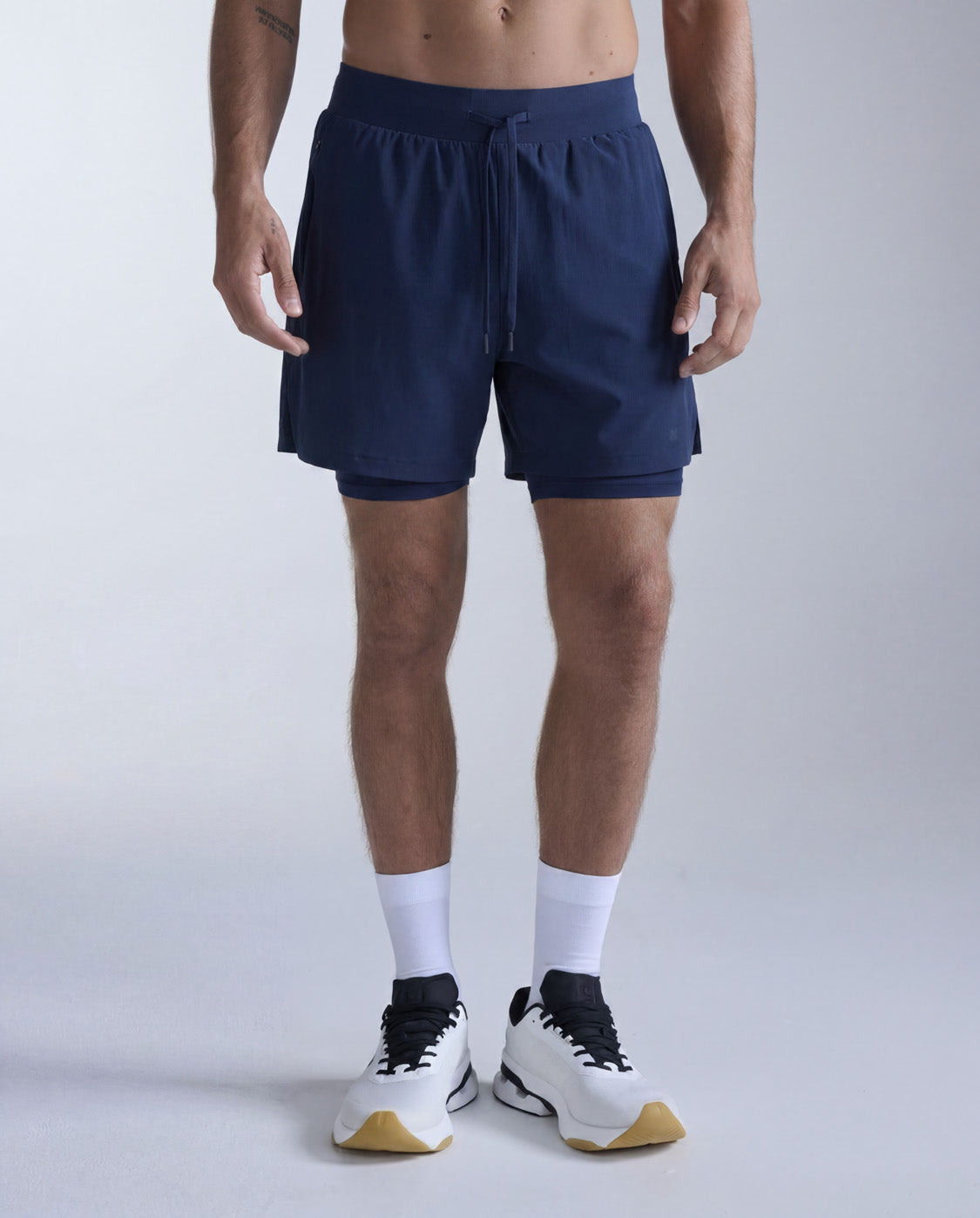 2xu-flex-2-in-1-5-inch-shorts-midnight-midnight image 2