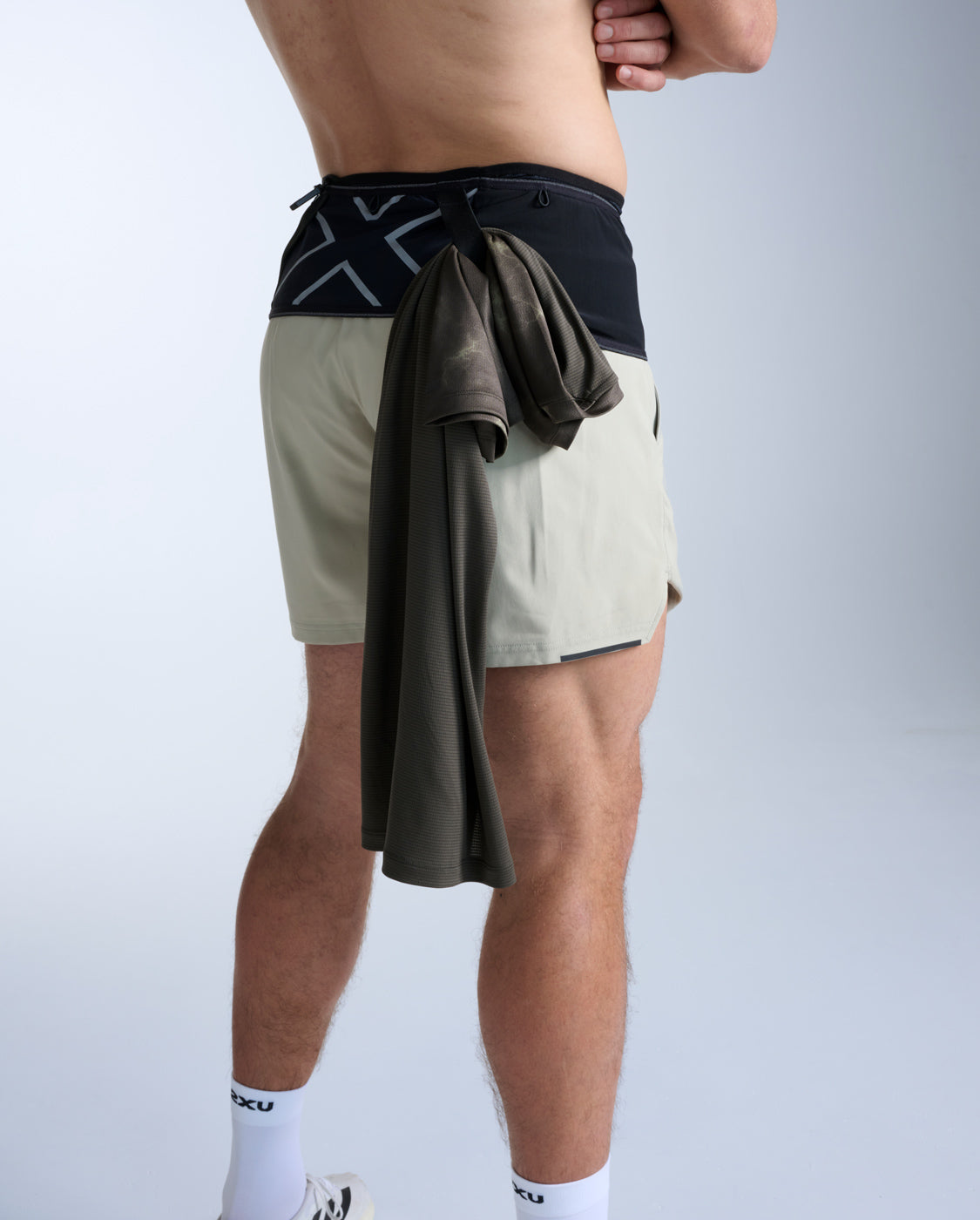 2xu-swim-race-trail-laufg-rtel-unisex-schwarz image 2