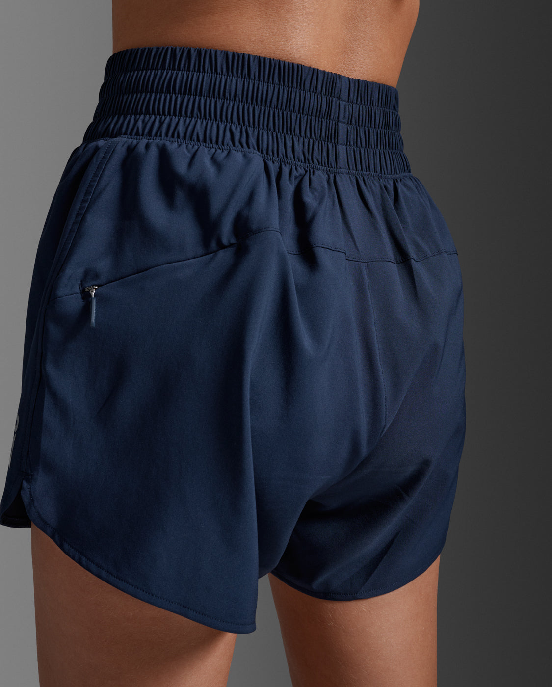 2xu-aero-hi-rise-4-inch-shorts-laufshorts-midnight image 4