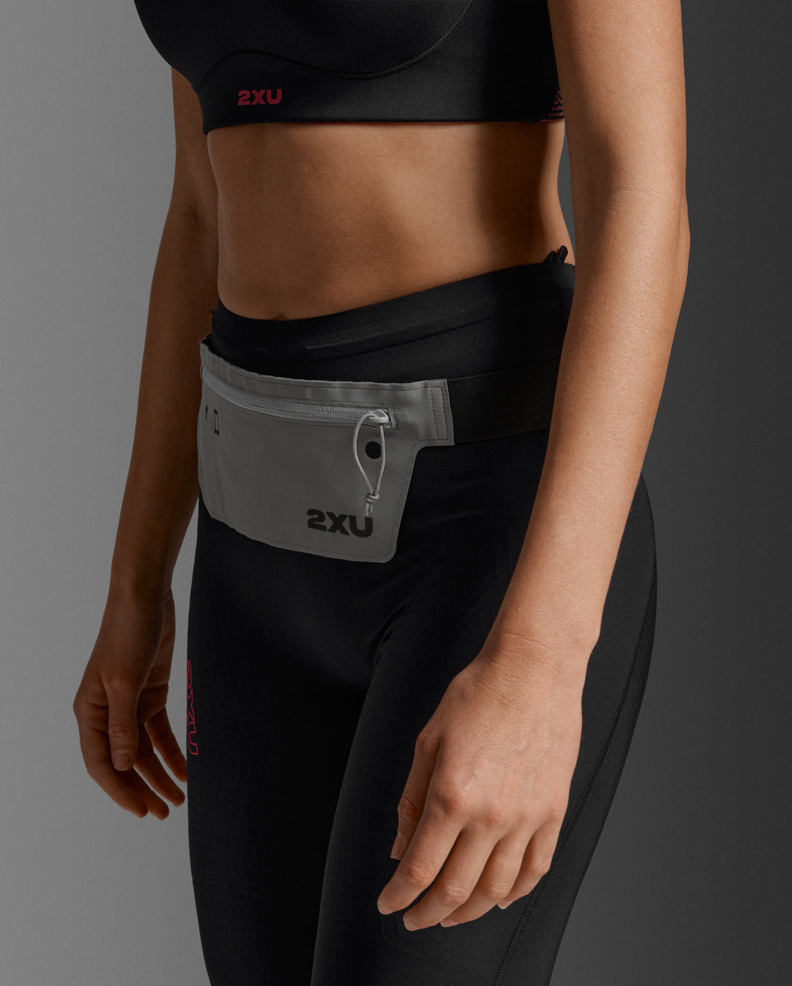 2xu-swim-race-slim-run-belt-laufg-rtel-grau-refl image 2