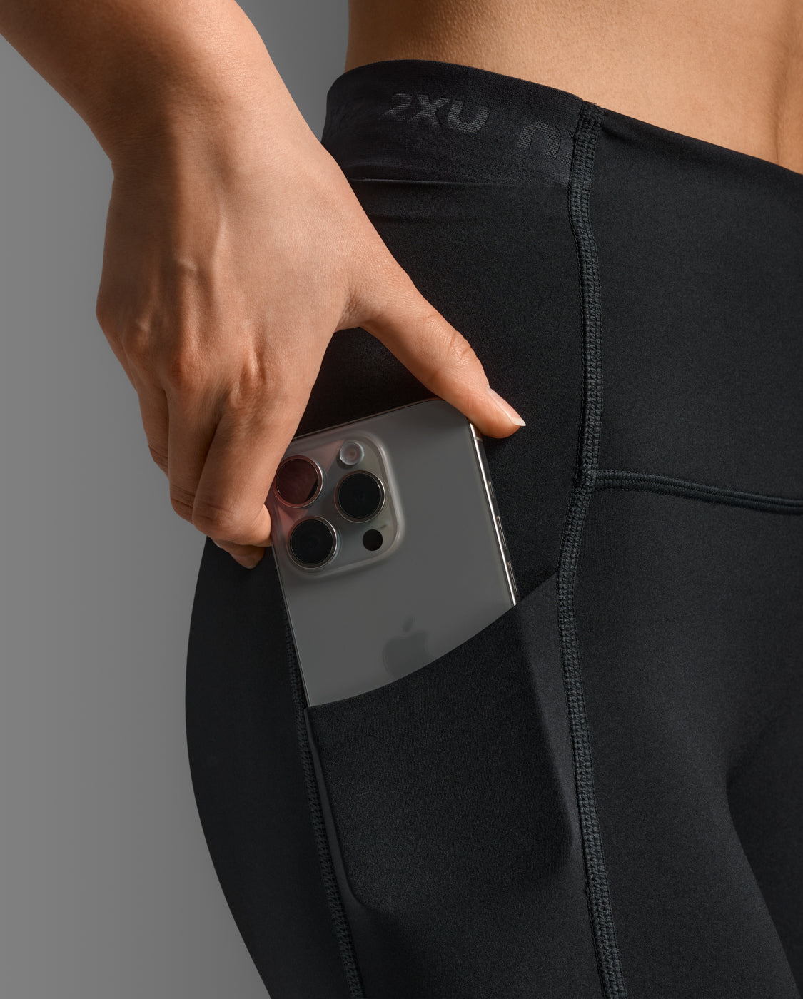 2xu-form-stash-hi-rise-7-8-tights-schwarz-mit-taschen image 6