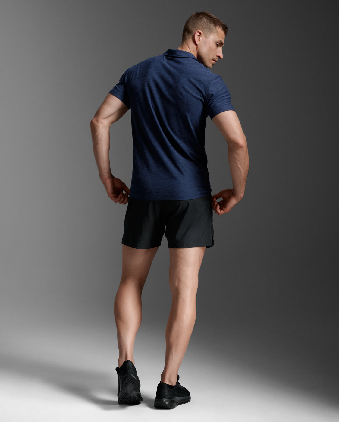 2xu-signature-polo-herren-midnight-kurzarm-jersey image 3