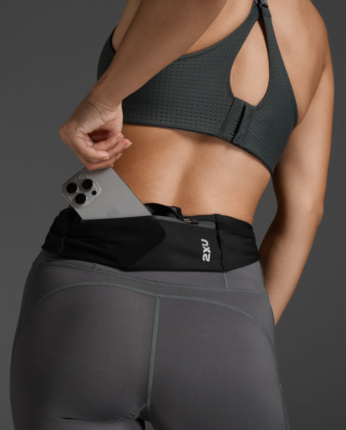 2xu-swim-race-run-belt-laufg-rtel-schwarz-handy image 4