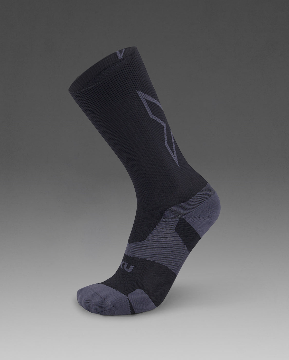 2xu-vectr-light-cushion-crew-socks-black-titanium-unisex image 1