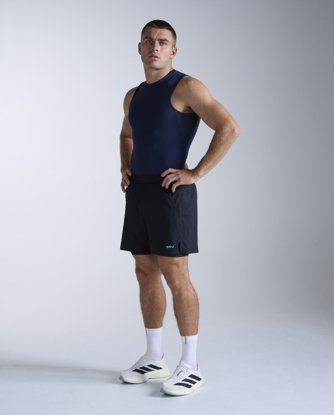 2xu-core-compression-sleeveless-top-herren-navy-rmellos image 2