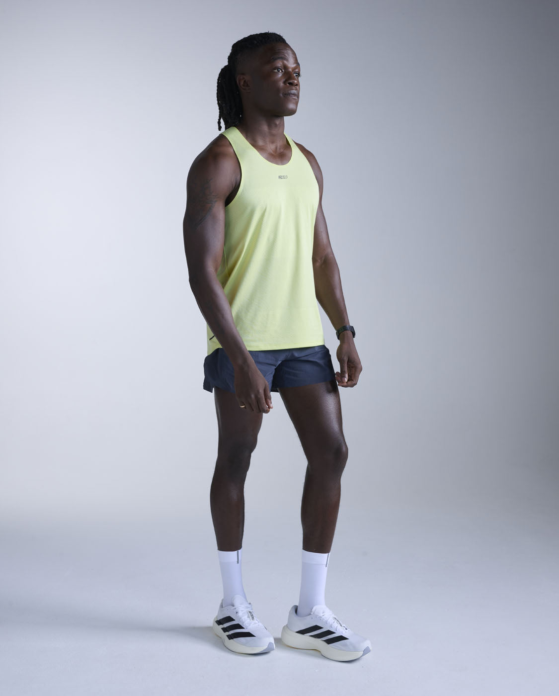 2xu-light-speed-tech-singlet-herren-cool-matcha image 7