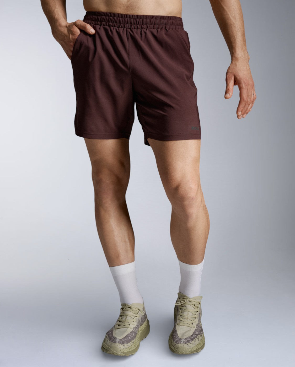 2xu-aero-7-inch-shorts-laufshorts-bark-herren image 1