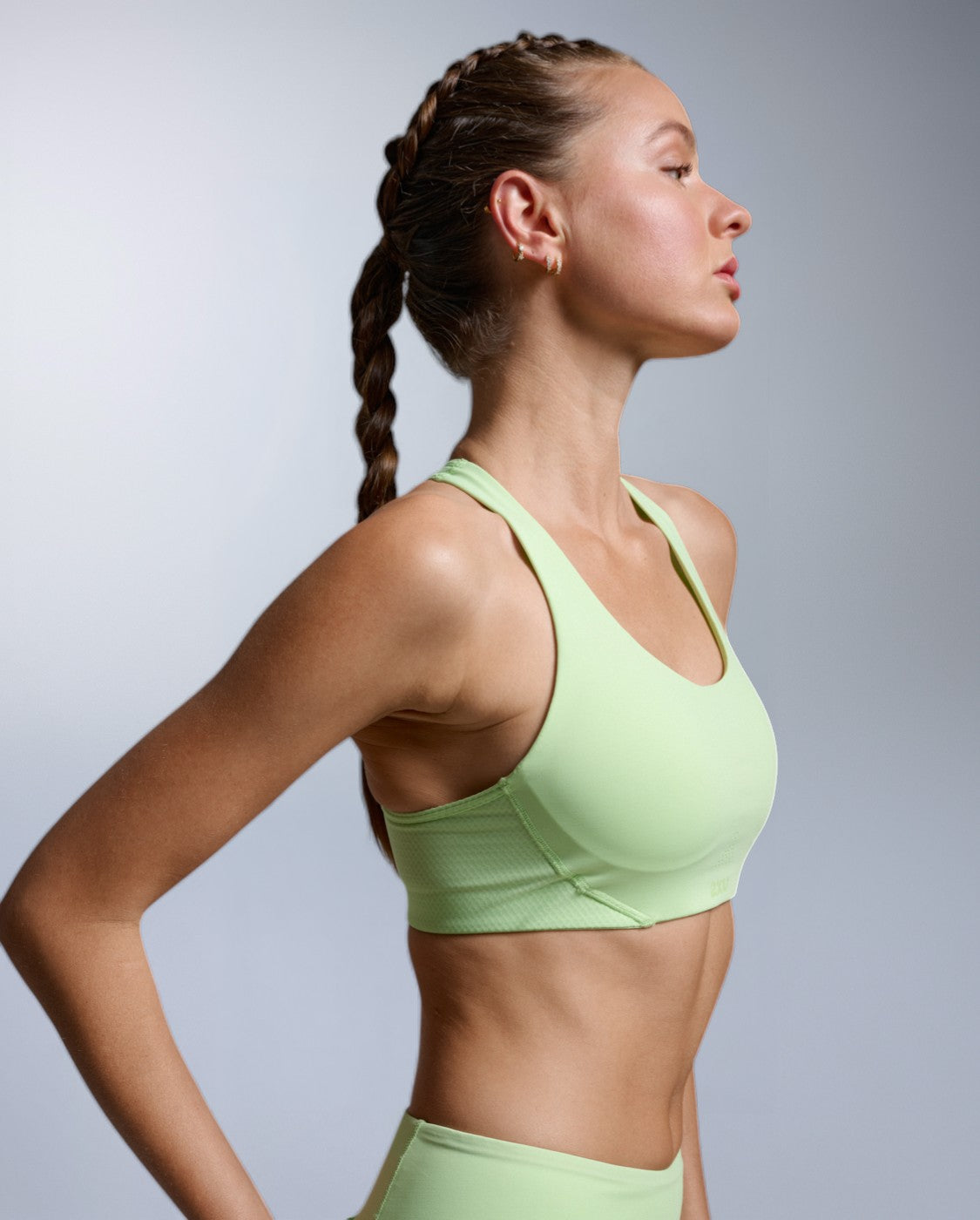2xu-aero-sport-bh-damen-lime-zest-medium-impact image 2