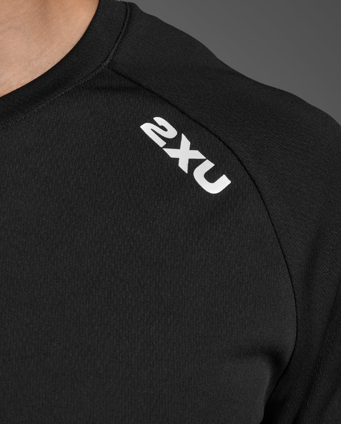 2xu-motion-aspire-long-sleeve-herren-black-white-shirt image 8