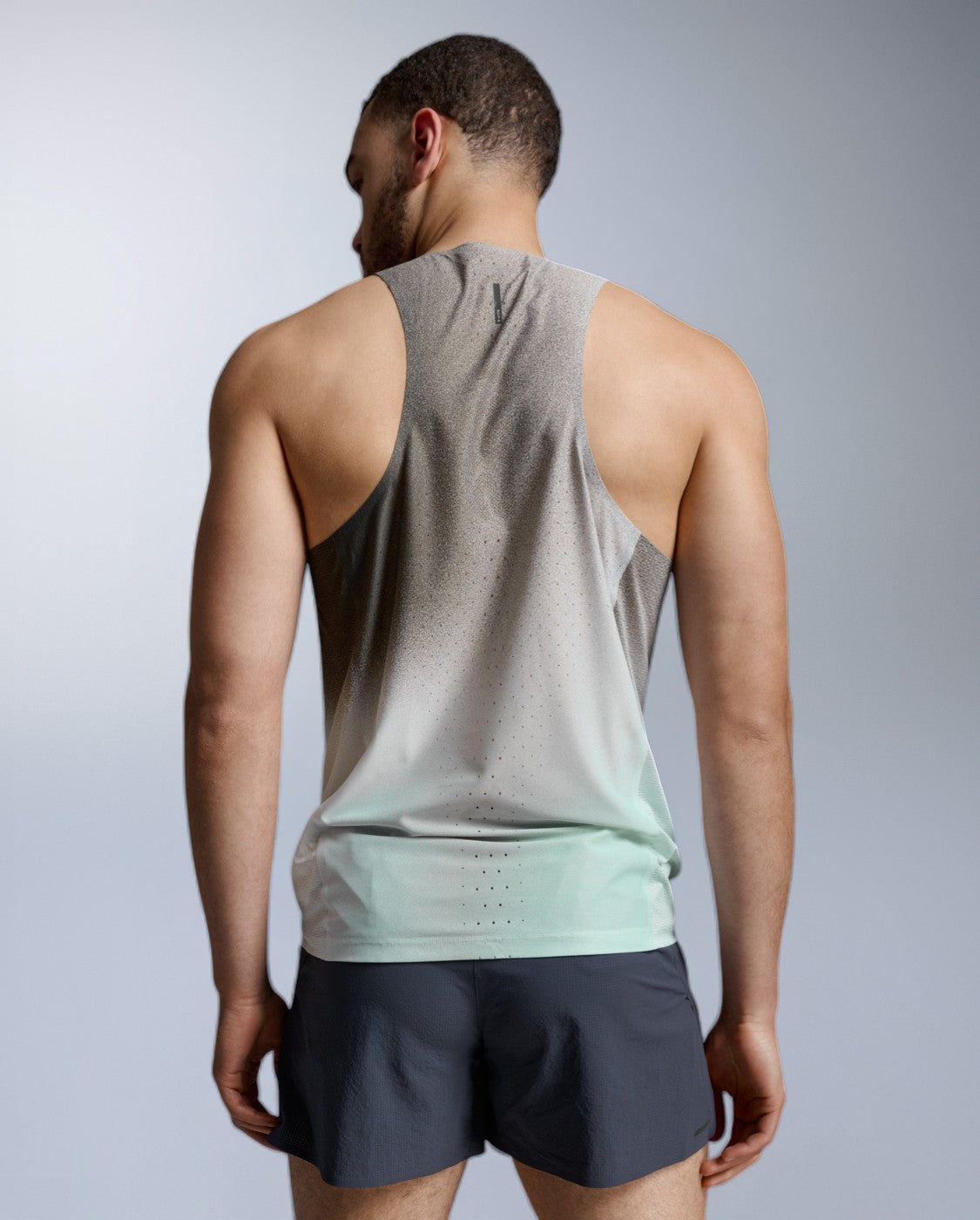 2xu-light-speed-react-singlet-herren-lagoon-blast-rmellos image 3