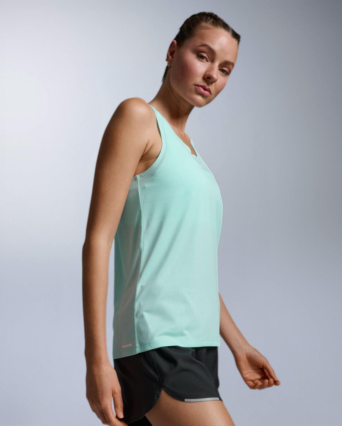 2xu-light-speed-tech-singlet-lauftop-lagoon-damen image 2