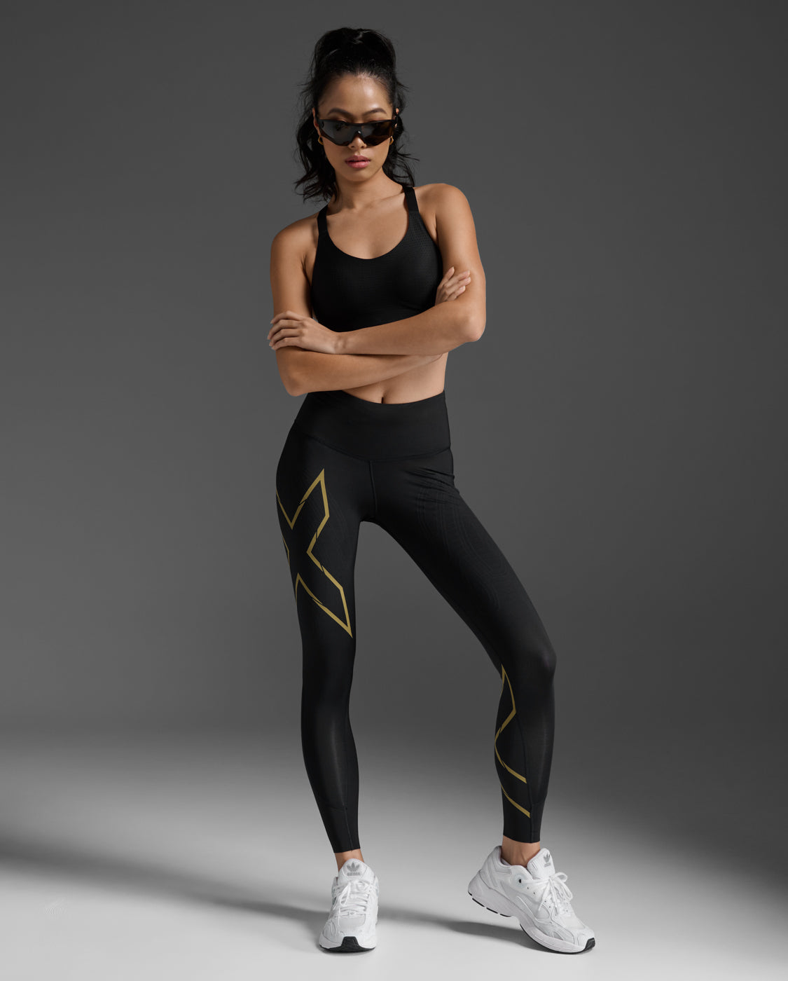 2xu-light-speed-mid-rise-compression-tights-kompressionstights-schwarz-gold image 1