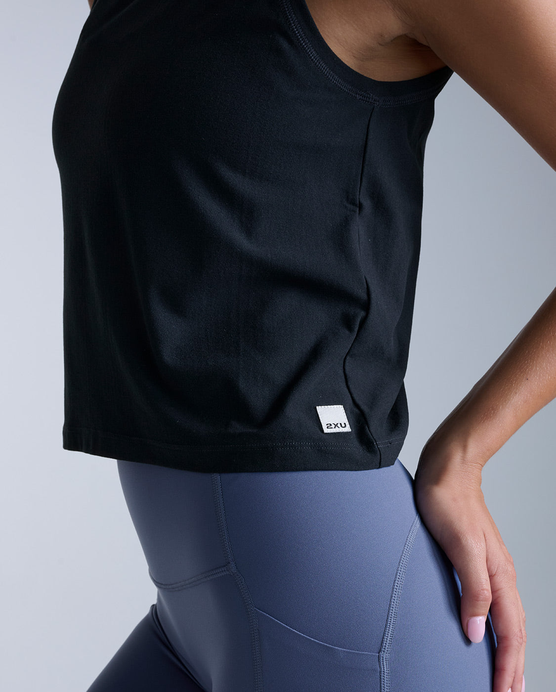 2xu-form-soft-jersey-relaxed-tank-top-damen-schwarz-wei image 4