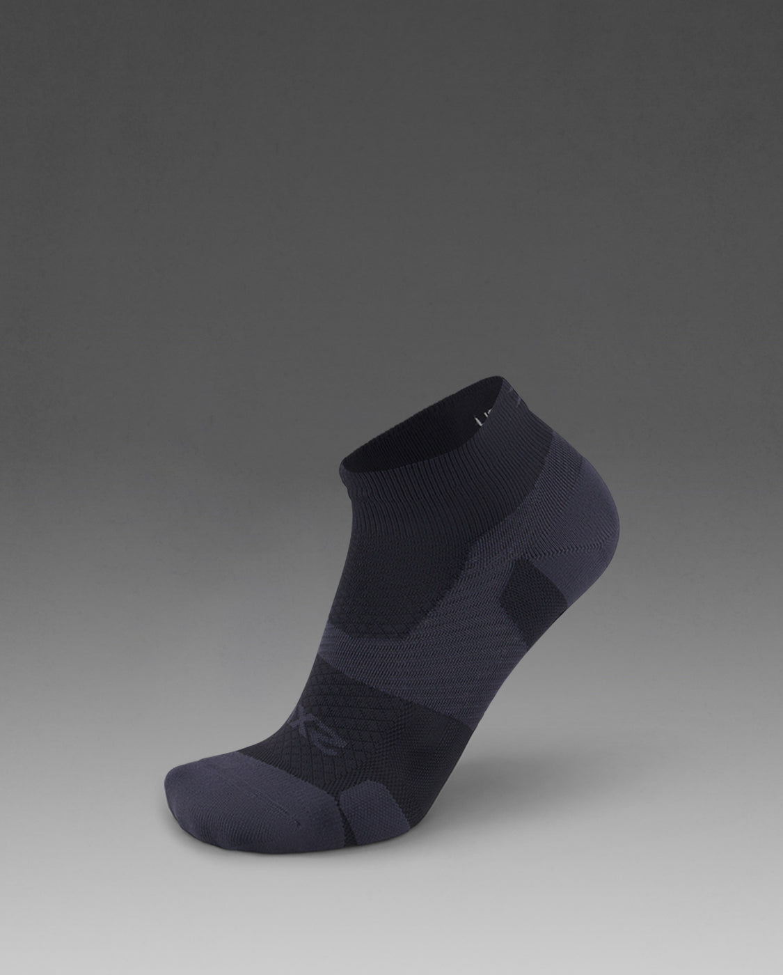 2xu-vectr-light-cushion-1-4-crew-socken-schwarz-unisex image 1