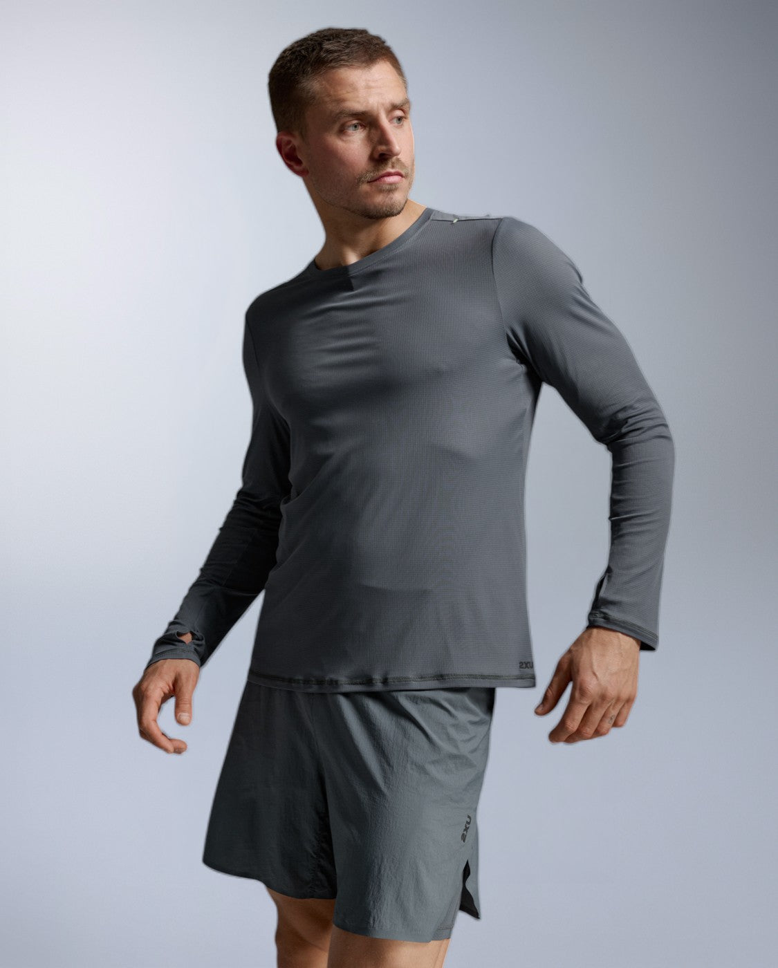 2xu-aero-trail-long-sleeve-turbulence-herren-uv image 6
