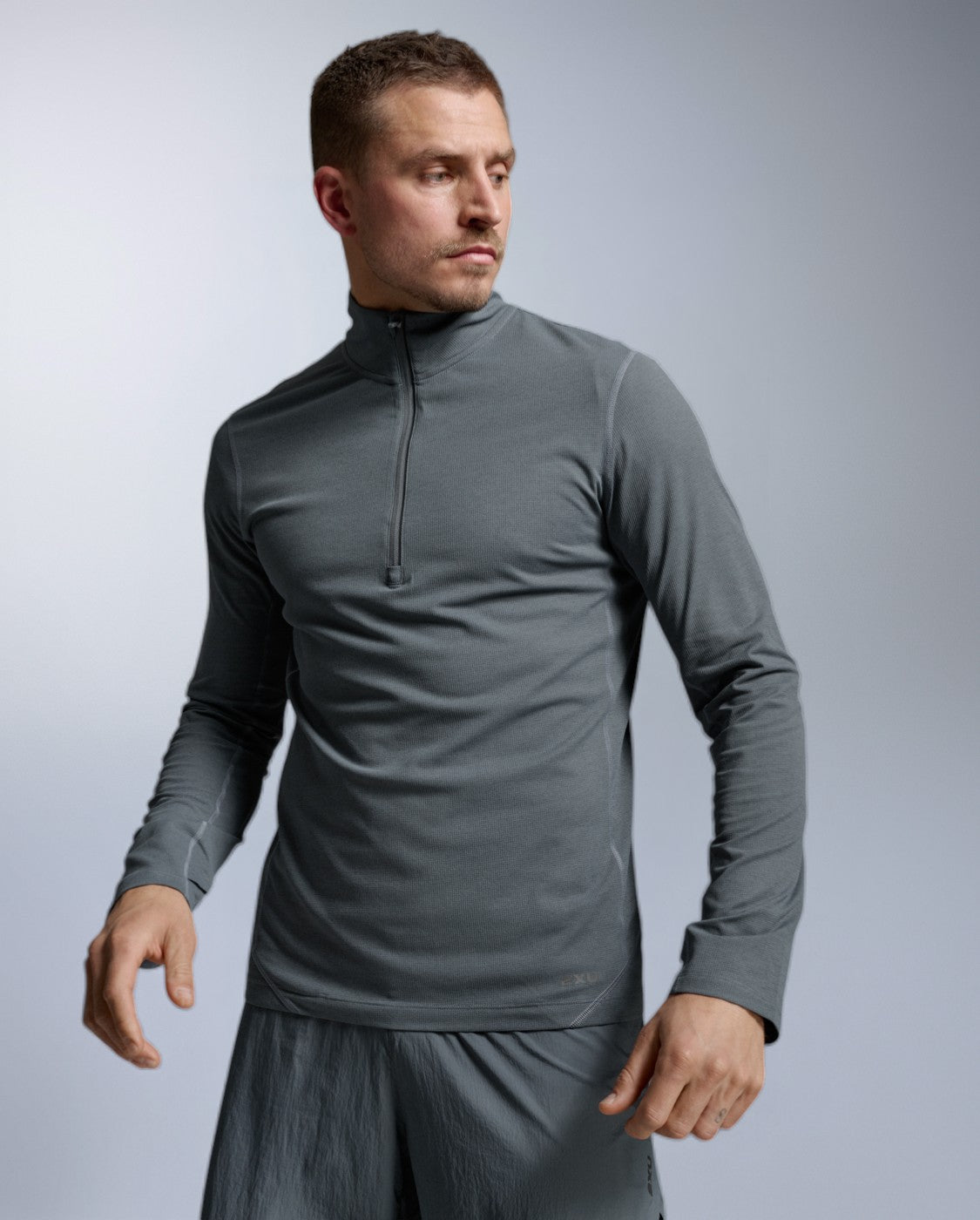2xu-aero-trail-1-2-zip-laufshirt-herren-turbulence-black-atmungsaktiv image 8