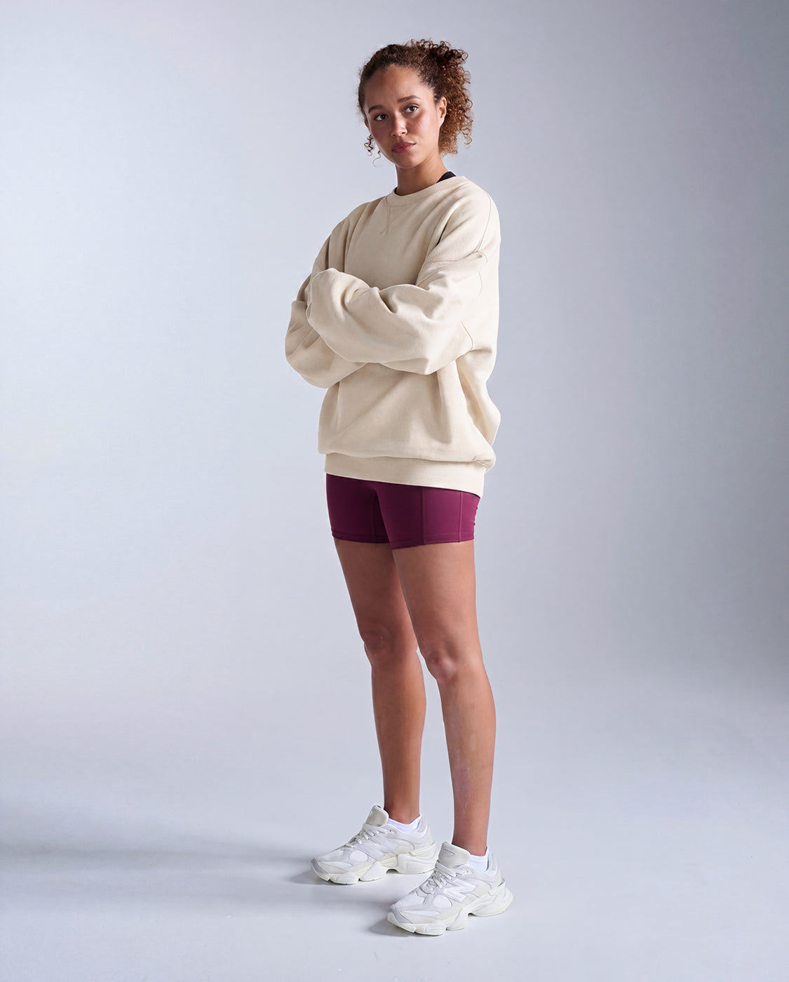 2xu-ez-oversized-organic-cotton-crew-sweatshirt-chalk-bio-baumwolle image 4