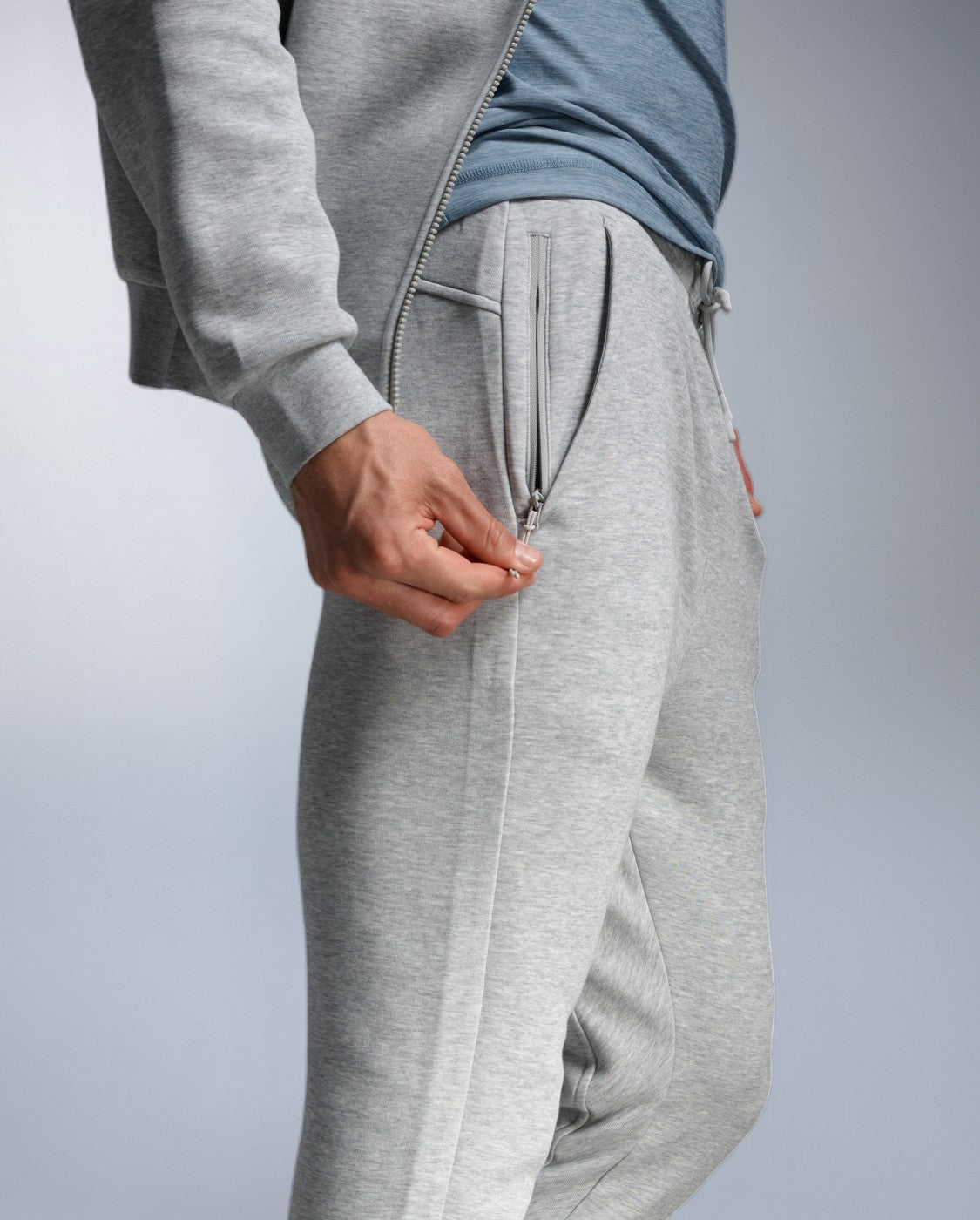 2xu-24-7-commute-spacer-trainingshose-grau-fleece image 3