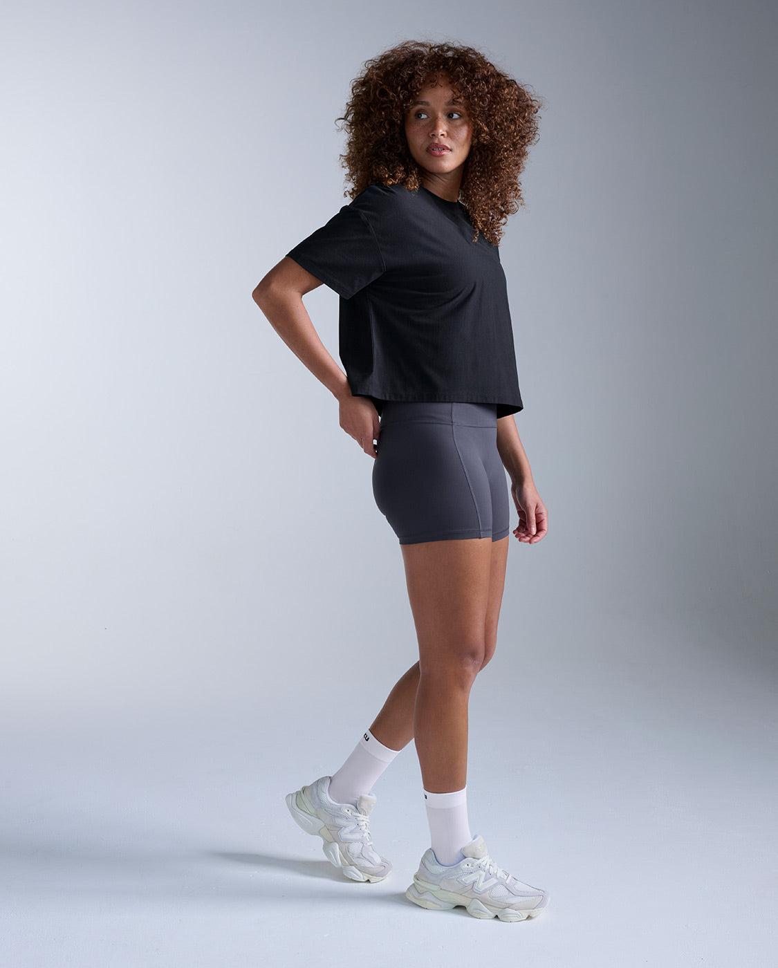 2xu-form-soft-jersey-relaxed-tee-shirt-damen-schwarz-kurzarm image 6