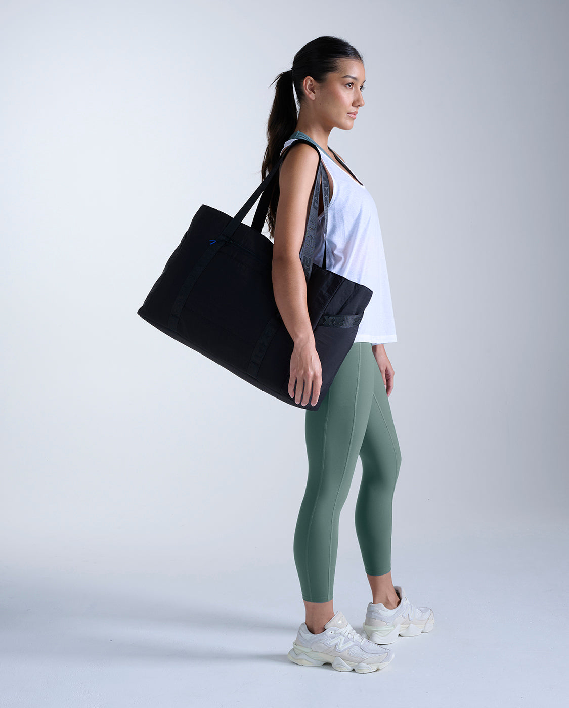 2xu-form-stash-hi-rise-7-8-tights-olive-leaf image 3