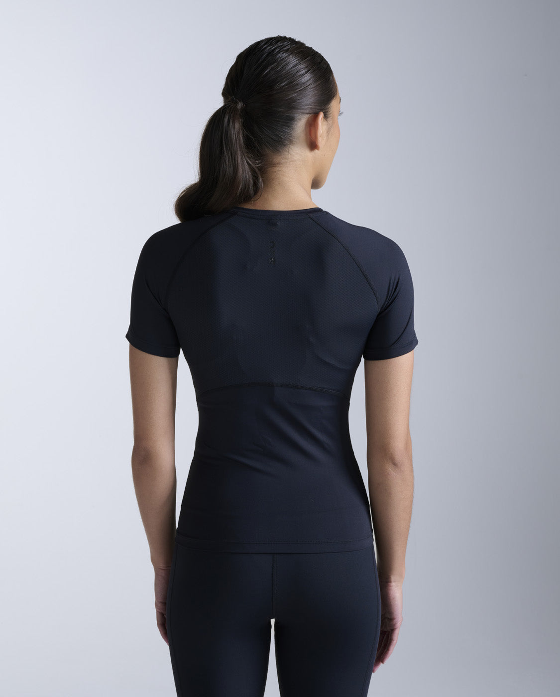 2xu-core-compression-short-sleeve-damen-black-black image 4